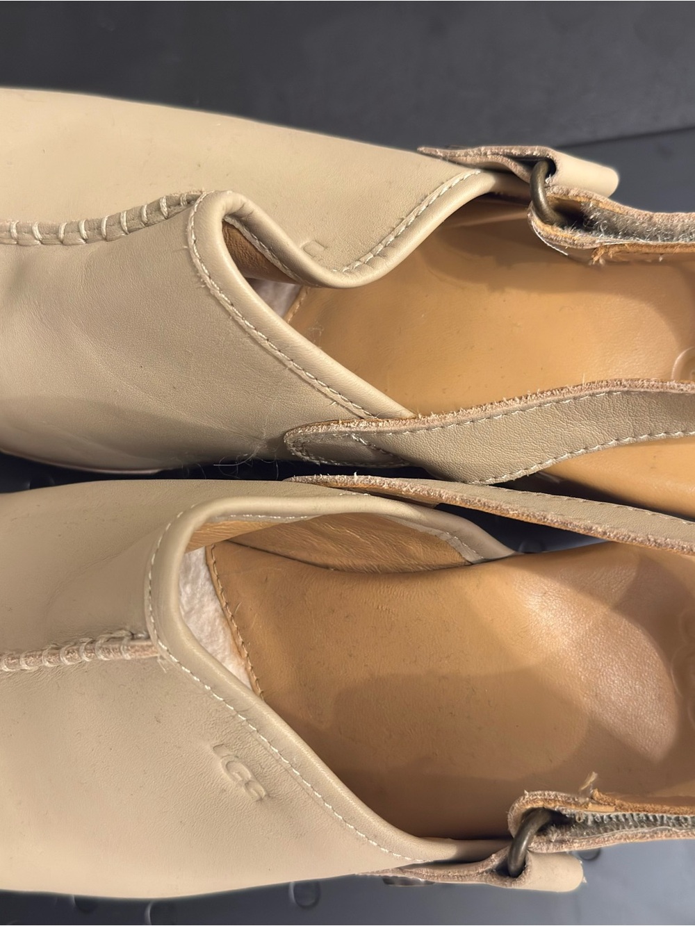 UGG Lanni Women's Beige Leather Clog Sandal with Wood Heel NWOT - Picture 3 of 6